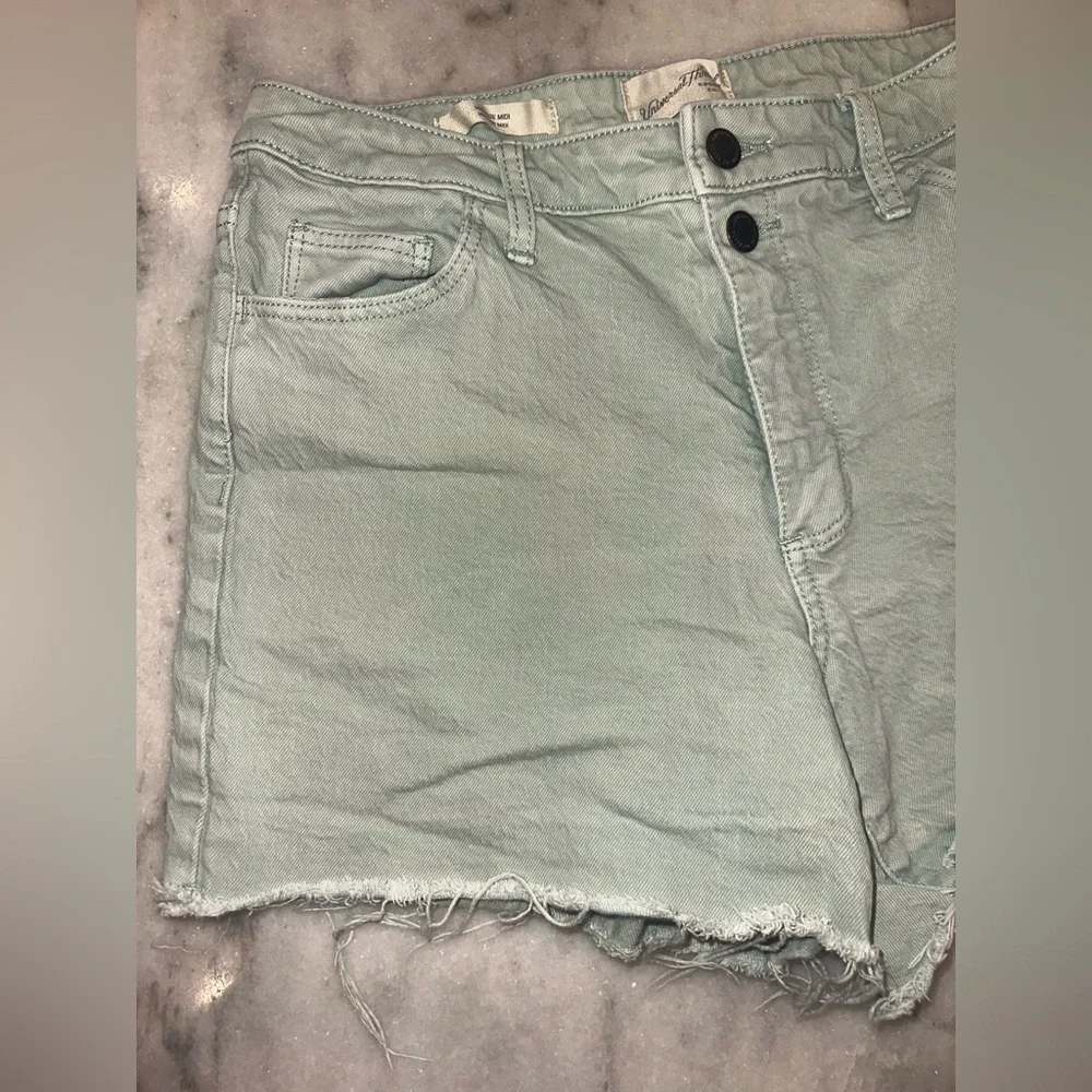 EUC Universal Threads Women's Light Green Denim‎ Shorts
